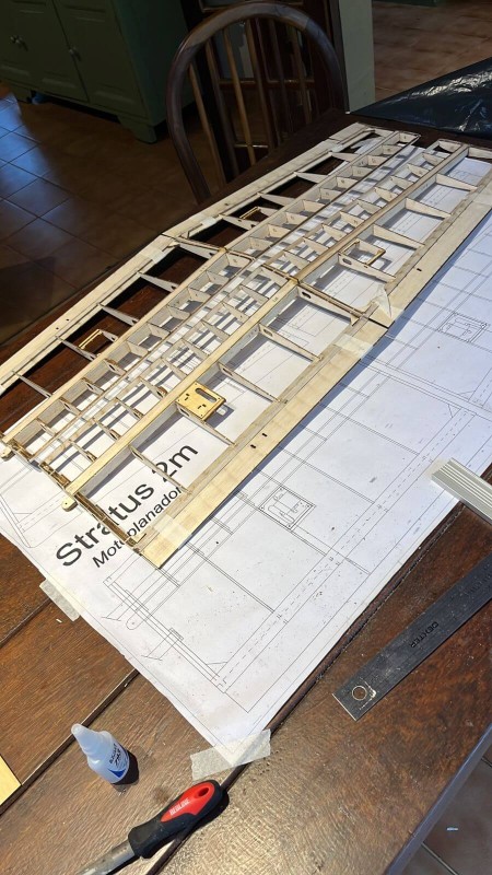the pieces of the stratus 2m glider kit